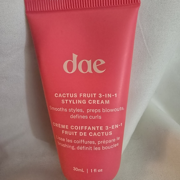 Dae Cactus Fruit 3-in-1 Styling Cream - Pink - Picture 2 of 3